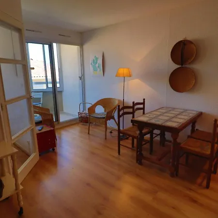 Apartment 2 Pieces Avec Garage A Sete, Proche - Fr-1-472a-187 *