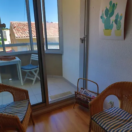 Apartament 2 Pieces Avec Garage A Sete, Proche - Fr-1-472a-187 *